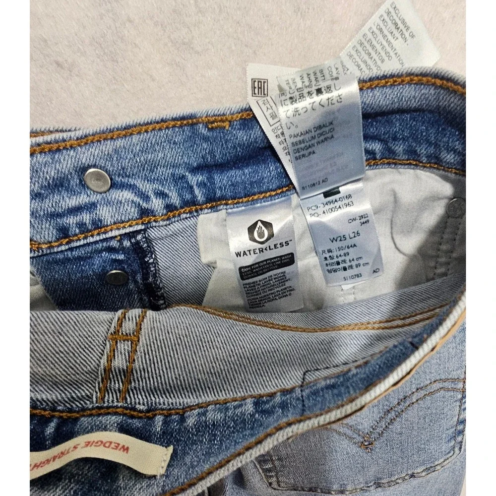 Levis Wedgie Straight Jeans Women 25 Distressed Raw Hem Light Blue Stretch Crop